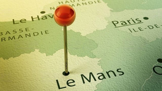 Map showing location of Le Mans with a red pin